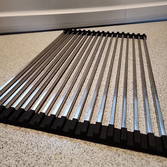 Franke OC2-31S-RH Orca 10-1/2 x 15-3/8 in. Stainless Steel Shelf Grid/Roll Mat - Picture 2 of 3